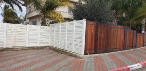 גדר מעץ ואלומיניום